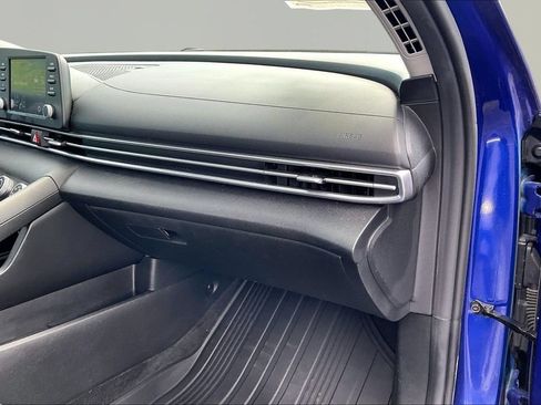 Used 2021 Hyundai Elantra SE FWD image 27