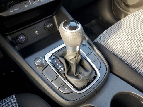 Used 2023 Hyundai Kona SE w/ Cargo Package image 24