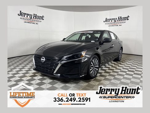 Used 2025 Nissan Altima 2.5 SV FWD image 1