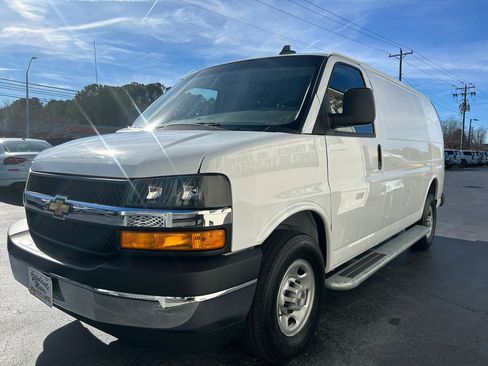 Used 2024 Chevrolet Express 2500 w/ Driver Convenience Package image 4