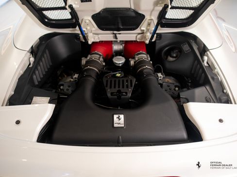 Used 2012 Ferrari 458 Spider RWD image 5