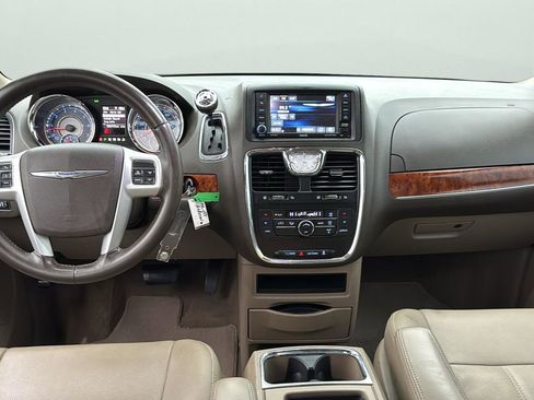 Used 2016 Chrysler Town & Country Touring image 22
