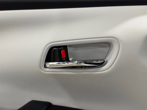 Used 2017 Toyota Prius Four w/ Premium Convenience Package image 12