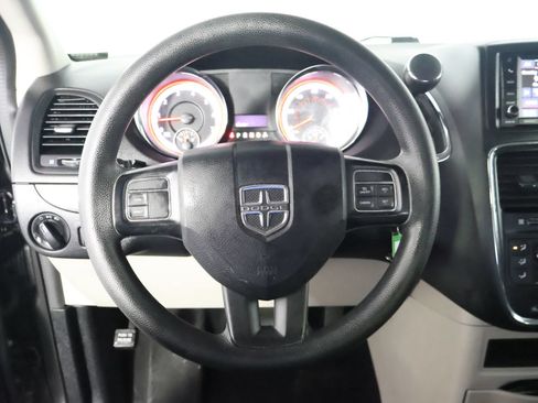 Used 2018 Dodge Grand Caravan SE FWD image 30