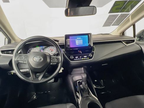 Used 2025 Toyota Corolla LE FWD image 30
