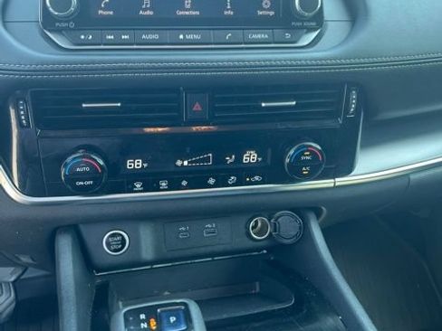 Used 2022 Nissan Rogue SV FWD image 16