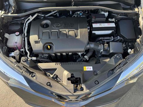 Used 2021 Toyota C-HR XLE image 9