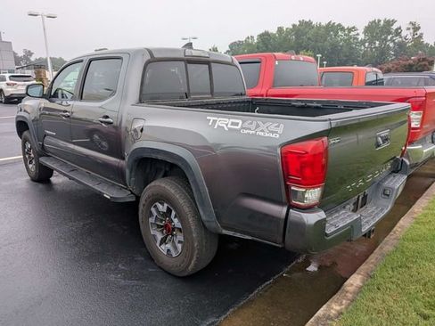 Used 2016 Toyota Tacoma TRD Off-Road w/ Premium & Technology Package AWD/4WD image 4