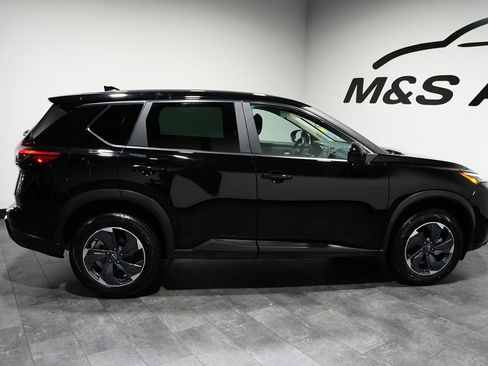 Used 2025 Nissan Rogue SV image 4