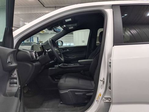 Used 2025 Chevrolet Equinox LT w/ Safety and Technology Package AWD/4WD image 14