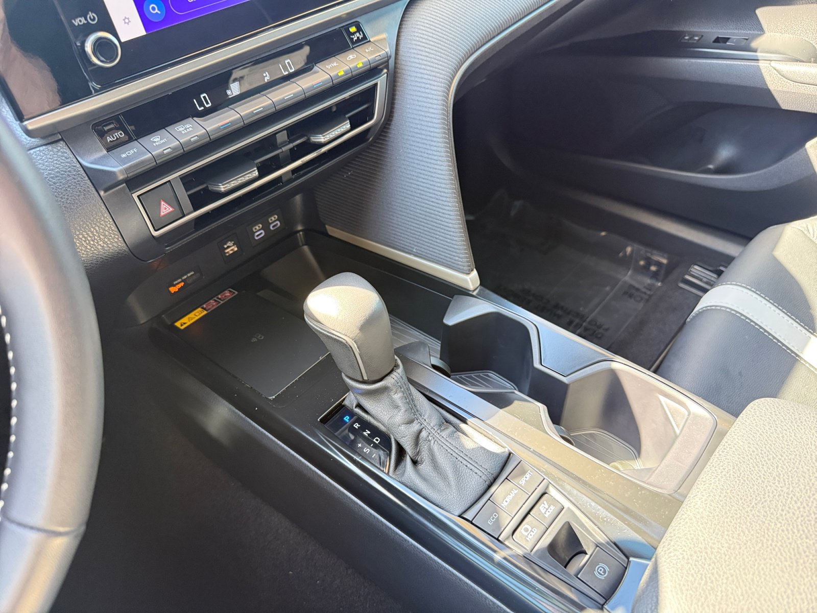 Used 2026 Toyota Camry SE FWD image 13