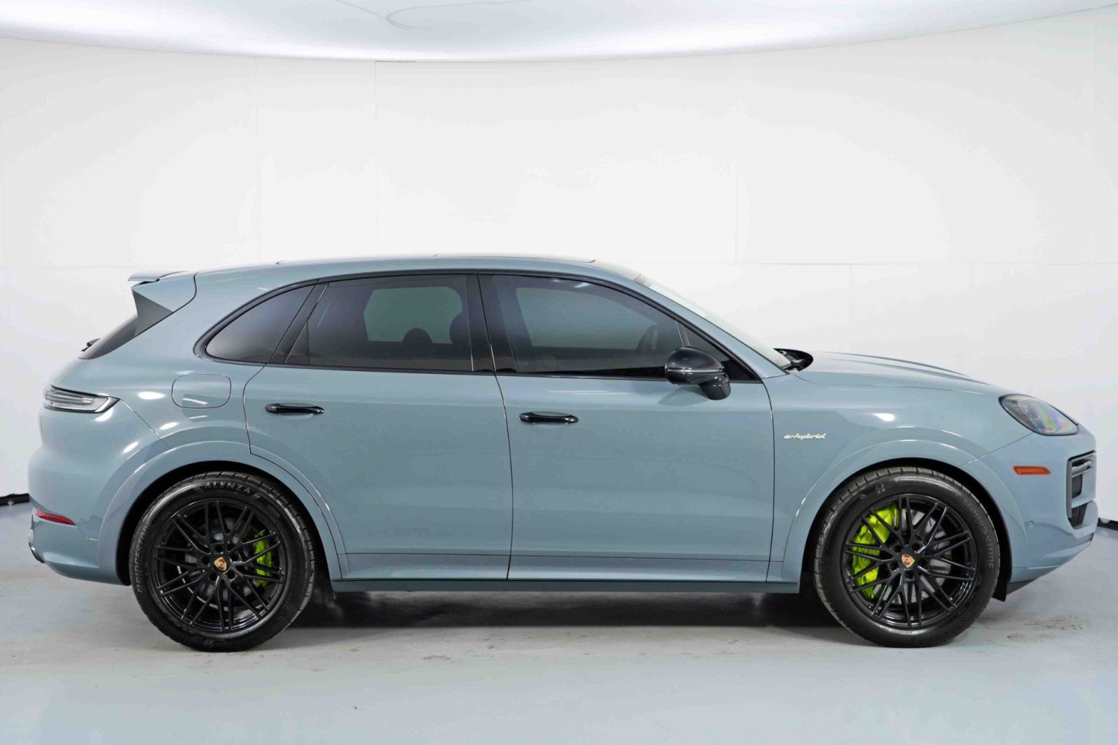 Used 2024 Porsche Cayenne Turbo AWD/4WD image 56