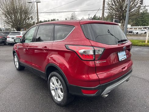 Used 2017 Ford Escape SE image 5