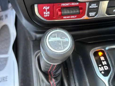 Used 2022 Jeep Wrangler Unlimited Rubicon w/ Cold Weather Group AWD/4WD image 33