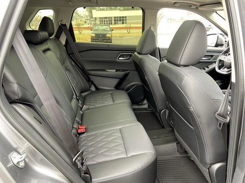 New 2026 Nissan Rogue Platinum image 19