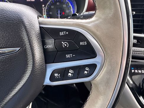 Used 2017 Chrysler Pacifica Limited image 44