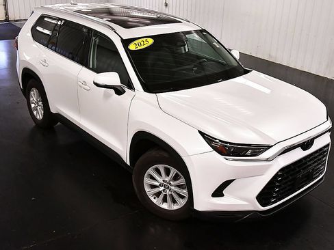 Used 2025 Toyota Grand Highlander AWD Hybrid image 12