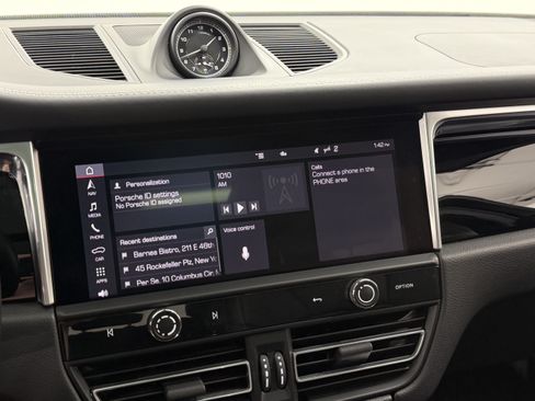 Certified 2024 Porsche Macan S AWD/4WD image 43