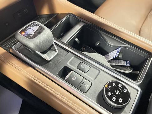 Used 2023 Nissan Pathfinder Platinum w/ Cargo Package image 28