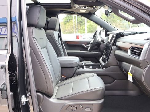 New 2026 GMC Yukon XL Denali w/ Denali Reserve Package AWD/4WD image 45