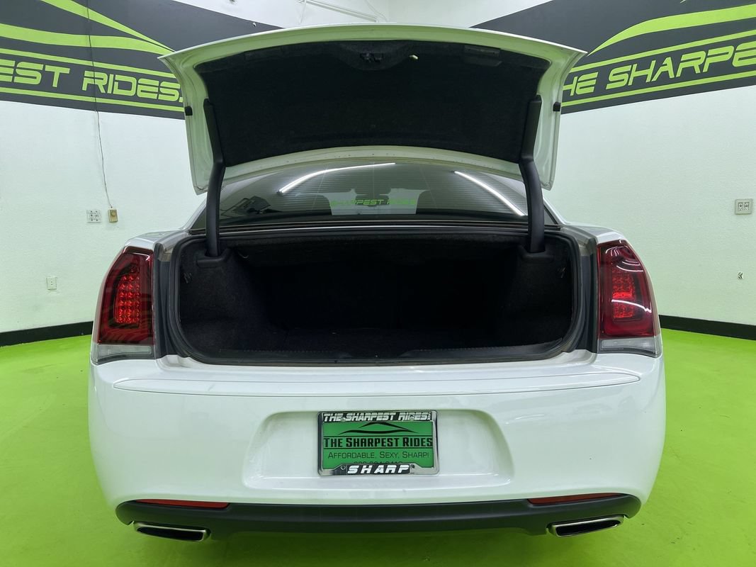 Used 2019 Chrysler 300 Touring w/ Sport Appearance Package RWD image 9