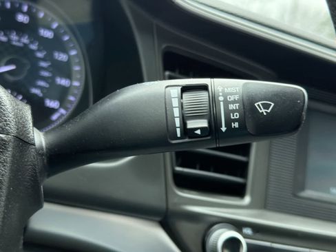 Used 2019 Hyundai Elantra SE w/ Cargo Package image 26