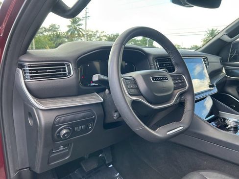 Used 2023 Jeep Wagoneer Series III w/ Preferred Equipment Group RWD image 7