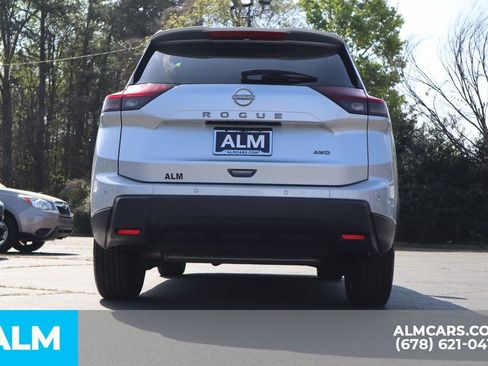 Used 2025 Nissan Rogue SV image 7