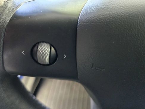 Used 2022 Tesla Model Y Long Range image 15