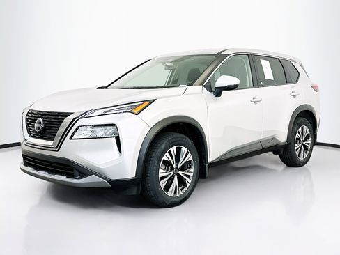 Used 2023 Nissan Rogue SV image 3