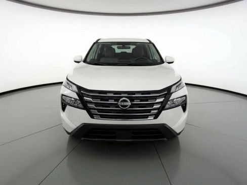 Used 2025 Nissan Rogue SV image 2