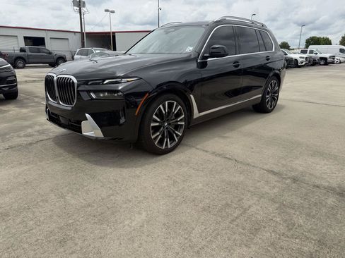 Used 2025 BMW X7 xDrive40i w/ Premium Package AWD/4WD image 3