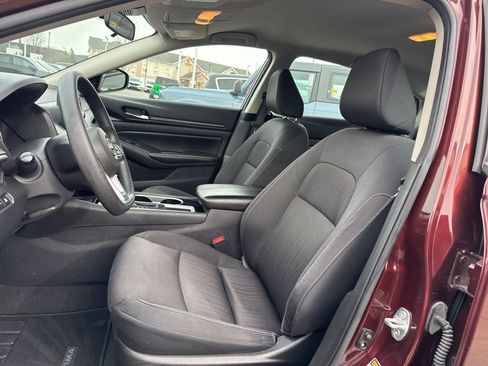 Used 2024 Nissan Altima 2.5 SV image 2