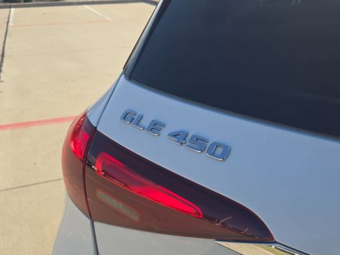 Used 2024 Mercedes-Benz GLE 450 4MATIC image 11