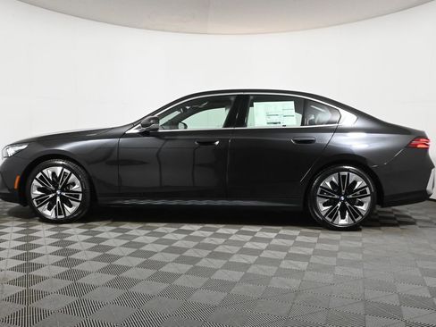 Used 2025 BMW 530i xDrive image 2