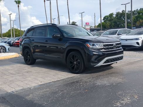 Used 2023 Volkswagen Atlas SE w/ Panoramic Sunroof Package FWD image 2