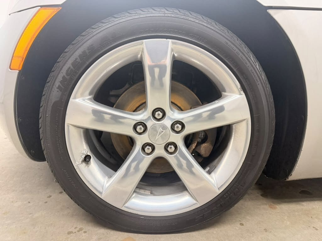 Used 2006 Pontiac Solstice Convertible w/ Premium Package RWD image 18