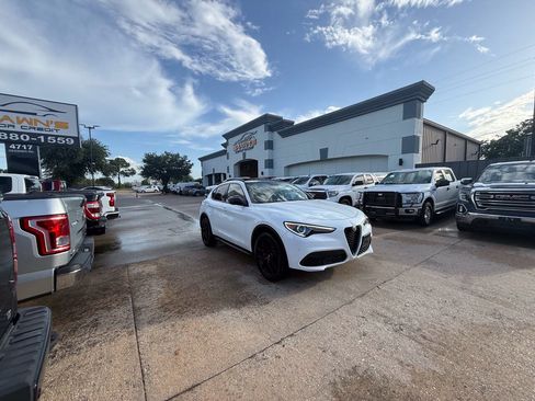 Used 2019 Alfa Romeo Stelvio Ti Sport w/ Quick Order Package 22S Sport AWD/4WD image 43