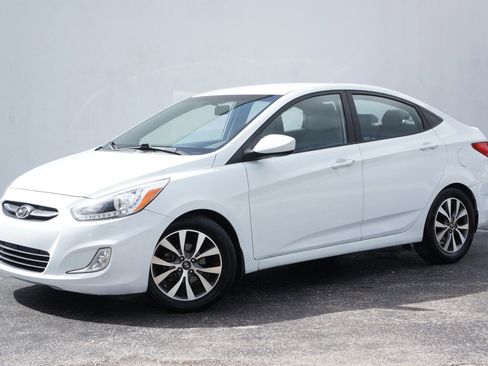 Used 2015 Hyundai Accent GLS w/ Option Group 03 image 3