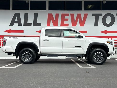 Used 2022 Toyota Tacoma TRD Off-Road w/ Technology Package RWD image 6