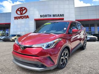 Used 2018 Toyota C-HR XLE video 2