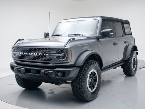 Used 2023 Ford Bronco Badlands w/ Sasquatch Package AWD/4WD image 3