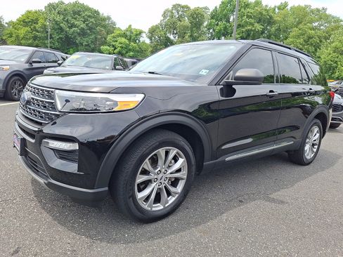 Certified 2023 Ford Explorer XLT w/ Equipment Group 202A AWD/4WD image 5