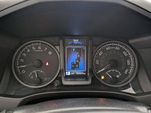 Used 2018 Toyota Tacoma TRD Off-Road w/ Technology Package AWD/4WD image 17