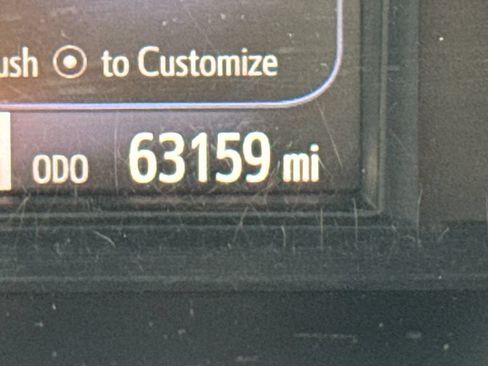 Used 2017 Toyota Camry XLE w/ Moonroof Package FWD image 22