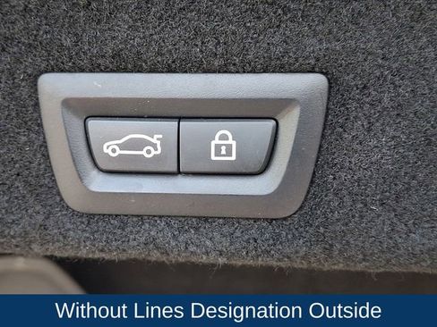 Used 2021 BMW 750i xDrive w/ Executive Package image 31