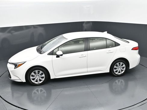 Used 2026 Toyota Corolla LE FWD image 29