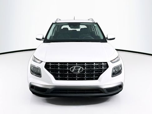 Used 2025 Hyundai Venue SEL FWD image 2