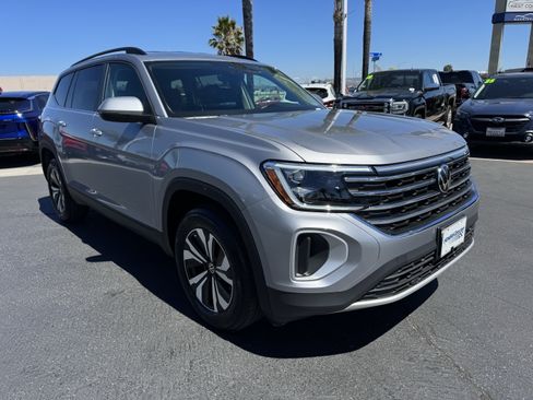 Used 2026 Volkswagen Atlas SE FWD image 2