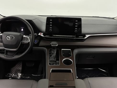 Used 2022 Toyota Sienna XLE image 28